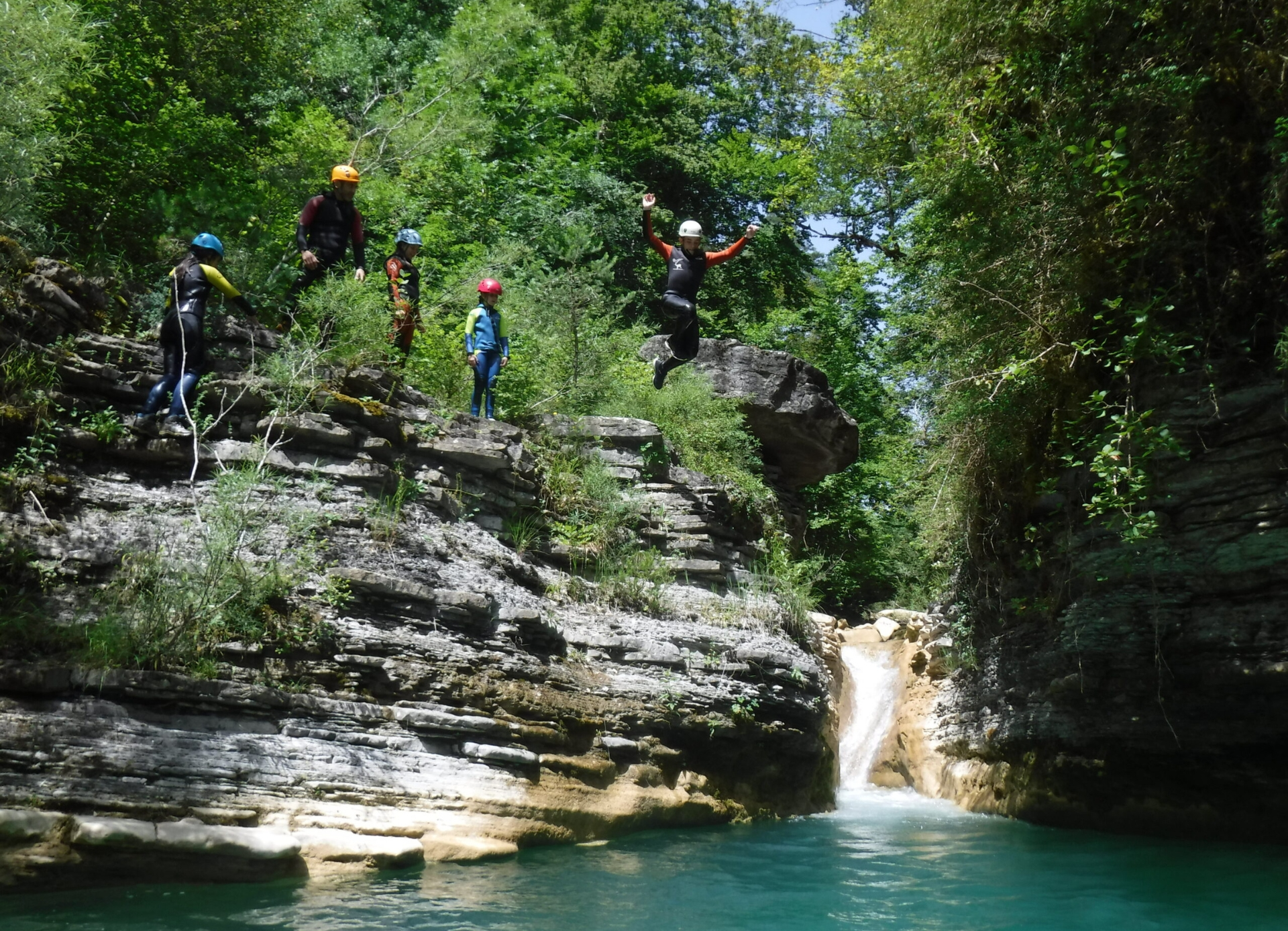 Actividad de aventura en montaña