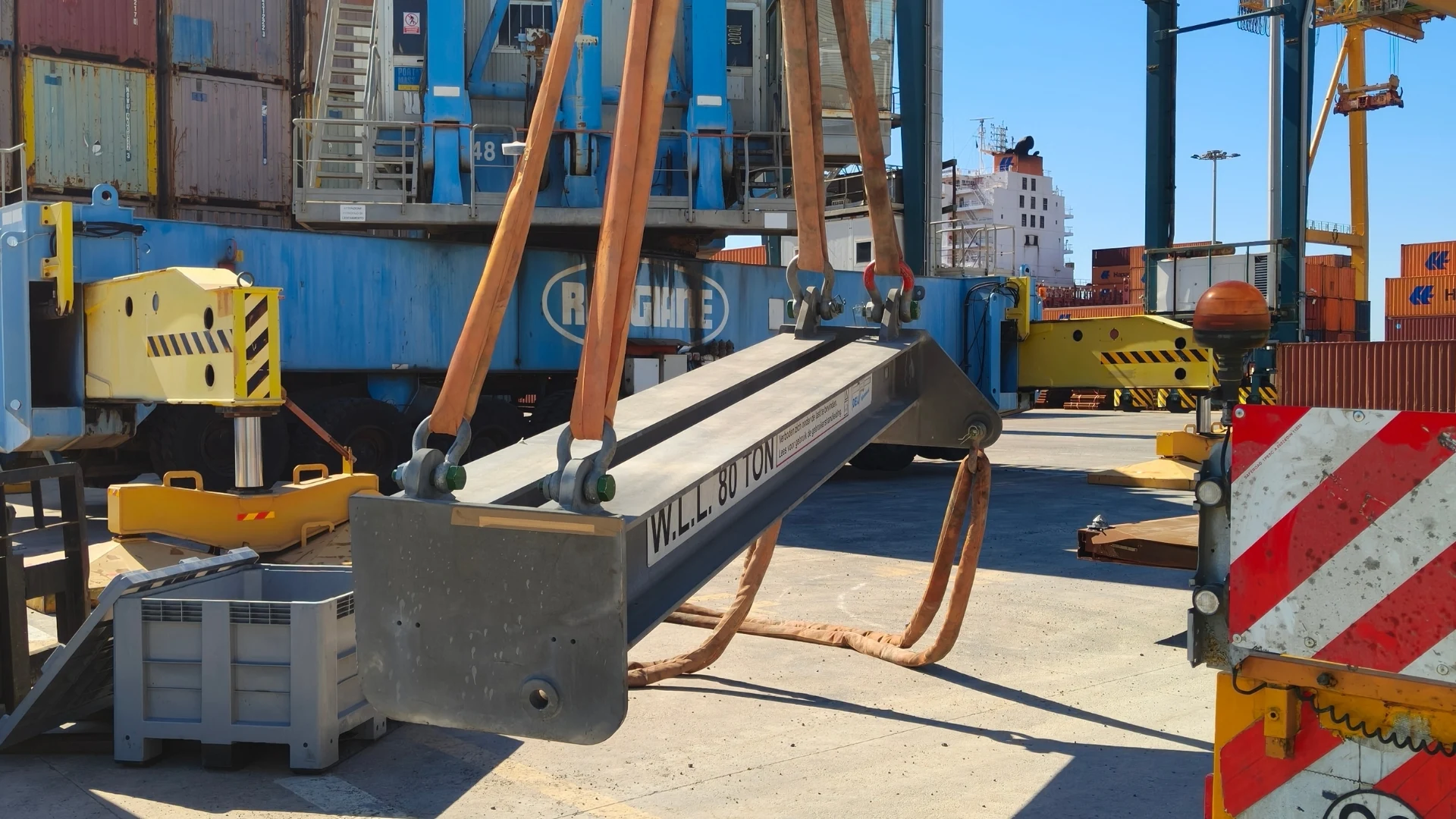 Movimiento y ubicación de maquinaria industrial realizado por SITECMA